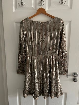 Vestido de lentejuelas con manga larga