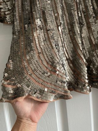 Vestido de lentejuelas con manga larga