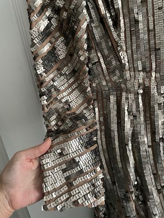 Vestido de lentejuelas con manga larga