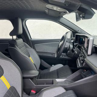 Renault 4 E-TECH 2025