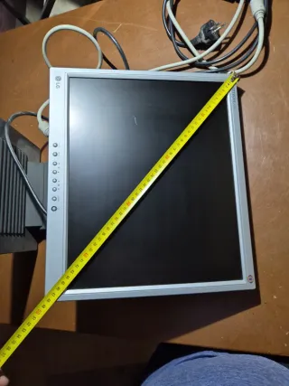 Monitor LG Flatron Plata