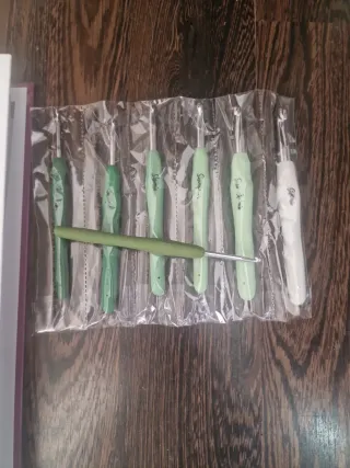 Lote Hilos Crochet + libro + agujas todo nuevo