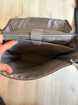 Mochila portaordenadores y tablet gris y negra