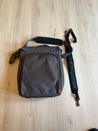 Mochila portaordenadores y tablet gris y negra