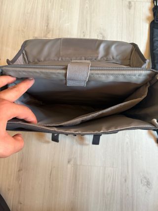 Mochila portaordenadores y tablet gris y negra