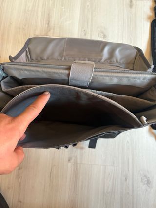 Mochila portaordenadores y tablet gris y negra