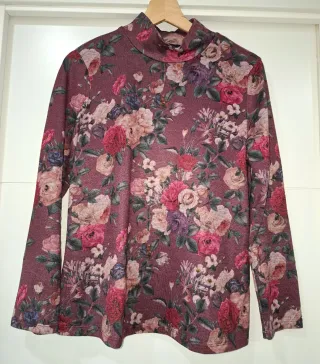 Camiseta flores manga larga