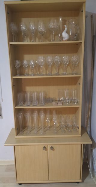 Vitrina con armario