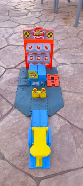 Hot Wheels Monster Trucks Gasolinera