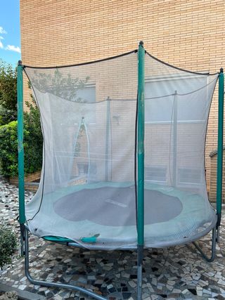 Cama elástica con red de seguridad