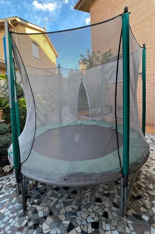 Cama elástica con red de seguridad