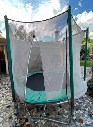 Cama elástica con red de seguridad