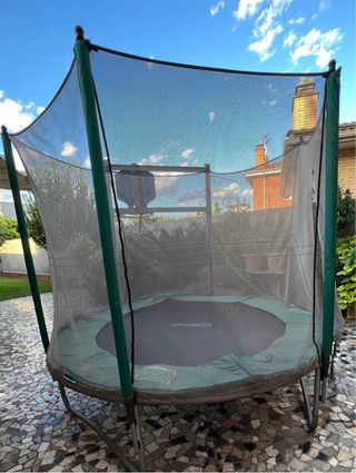 Cama elástica con red de seguridad