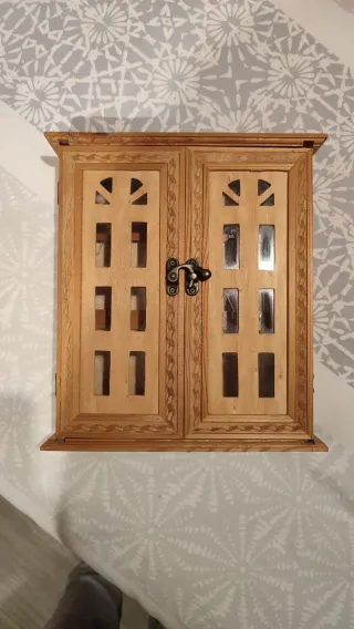 Joyero de madera con cierre