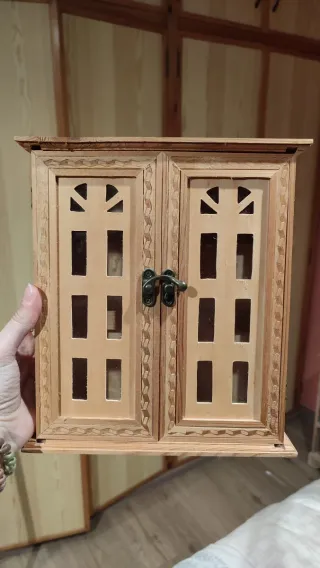 Joyero de madera con cierre