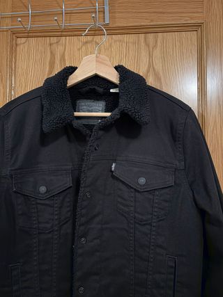 Chaqueta Levi’s negra con borreguito – talla XL