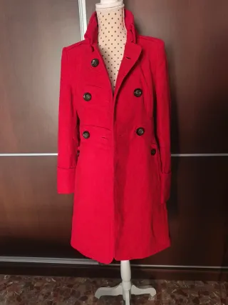 Abrigo rojo mujer