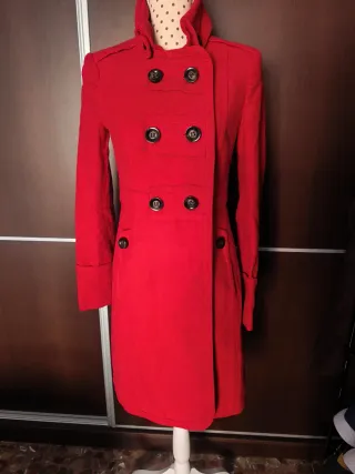 Abrigo rojo mujer
