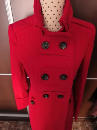 Abrigo rojo mujer