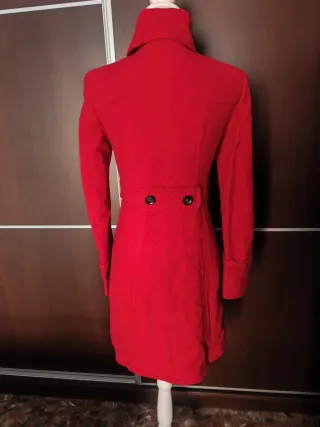 Abrigo rojo mujer