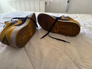 Zapatillas Air Jordan 1 Low Negras y Amarillas T43