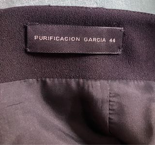 Falda midi recta negra. Purificación García.