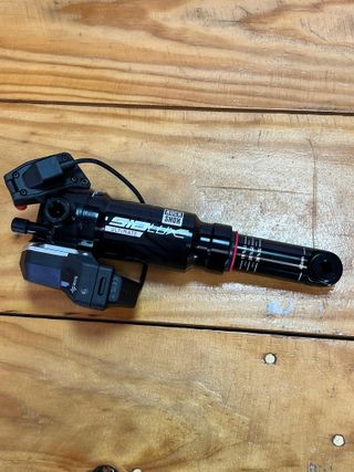 KIT FLIGHT ATTENDANT HORQUILLA Y AMORTIGUADOR