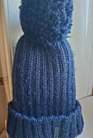 Berretto lana  blu con pompon