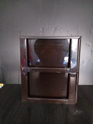 Cajonera marrón de plástico