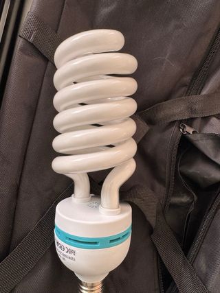 Foco de Iluminación INTEY con Bolsa y Bombilla