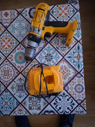 Taladro Dewalt sin batería