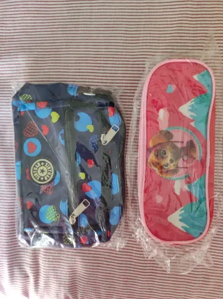 Bolso y portalápices con estampado