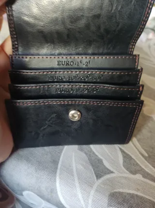 Monedero de piel negro