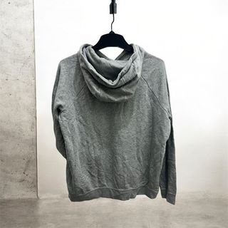 Sudadera Nike con capucha gris