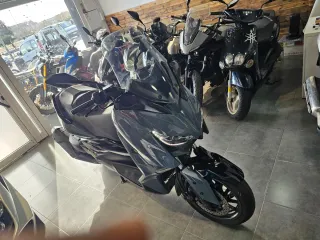 Yamaha XMAX 400