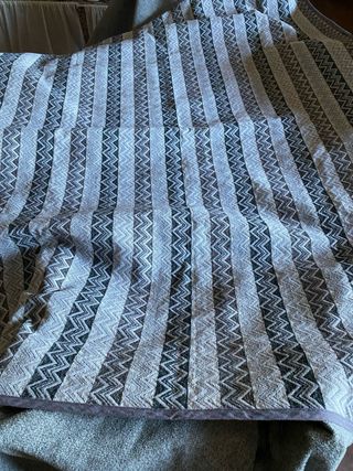 Mantel y tapete geométrico