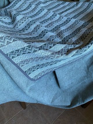 Mantel y tapete geométrico