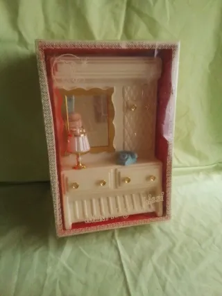 Mueble de muñeca antiguo