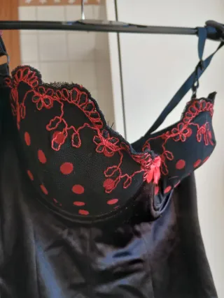 Corsetto lingerie nero e rosso