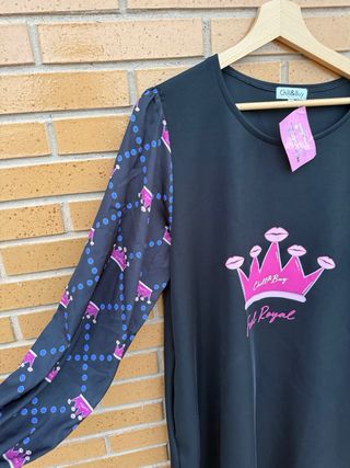 Vestido negro Chill&Buy corona y labios