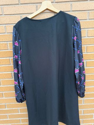 Vestido negro Chill&Buy corona y labios