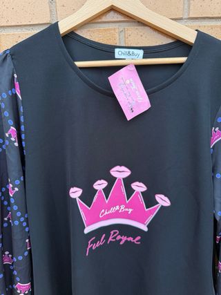 Vestido negro Chill&Buy corona y labios