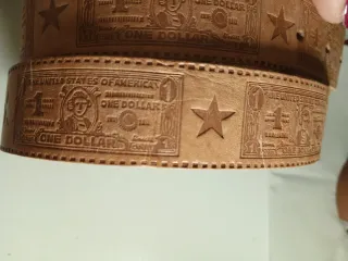 Cintura in pelle con dollaro USA e fibbia USA