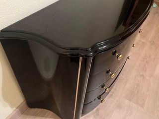 Cómoda Negra de Madera Maciza