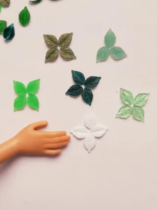 foglie per le decorazioni natalizie di Barbie