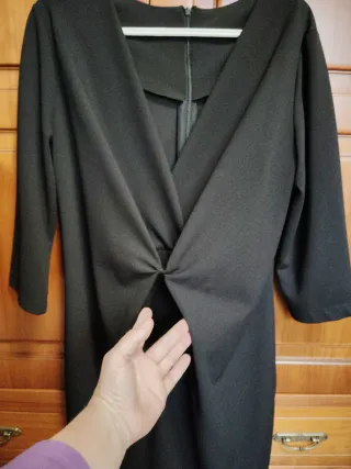 Vestido negro cruzado