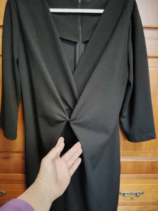 Vestido negro cruzado