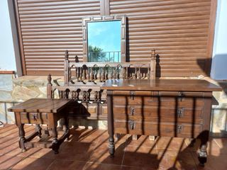 Conjunto de cama,mesilla,cómoda y espejo de madera
