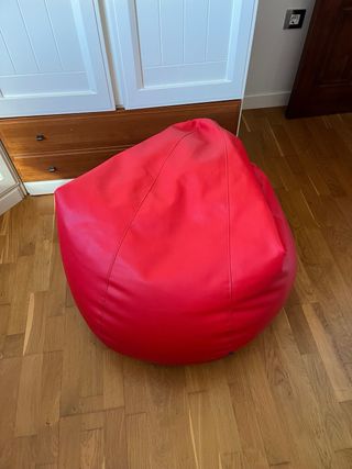 Puf de piel rojo
