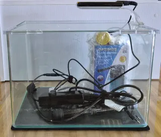 Pecera con filtro y luz LED